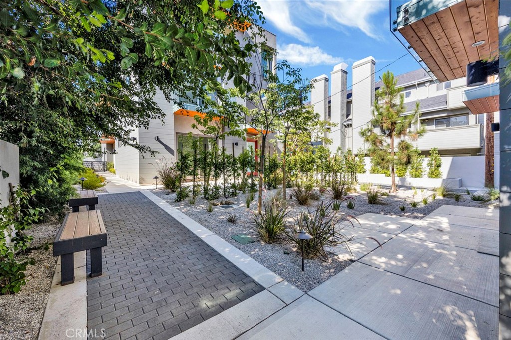 Photo 43 of 51 of 941 E California Boulevard 1 townhome