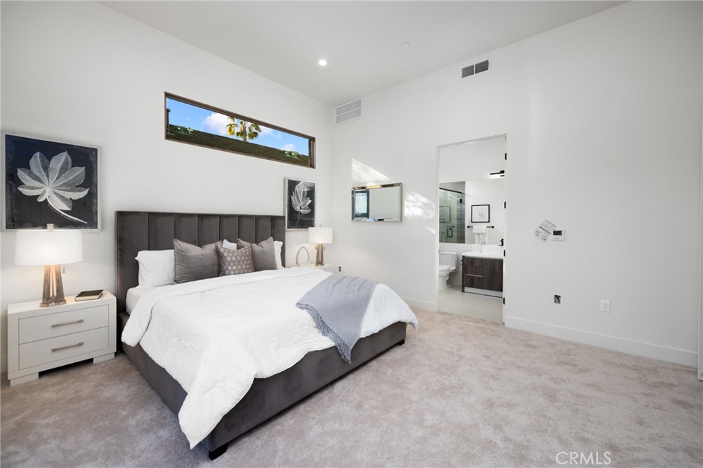 Photo 10 of 51 of 941 E California Boulevard 1 townhome