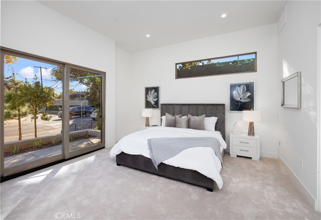 Photo 9 of 51 of 941 E California Boulevard 1 townhome