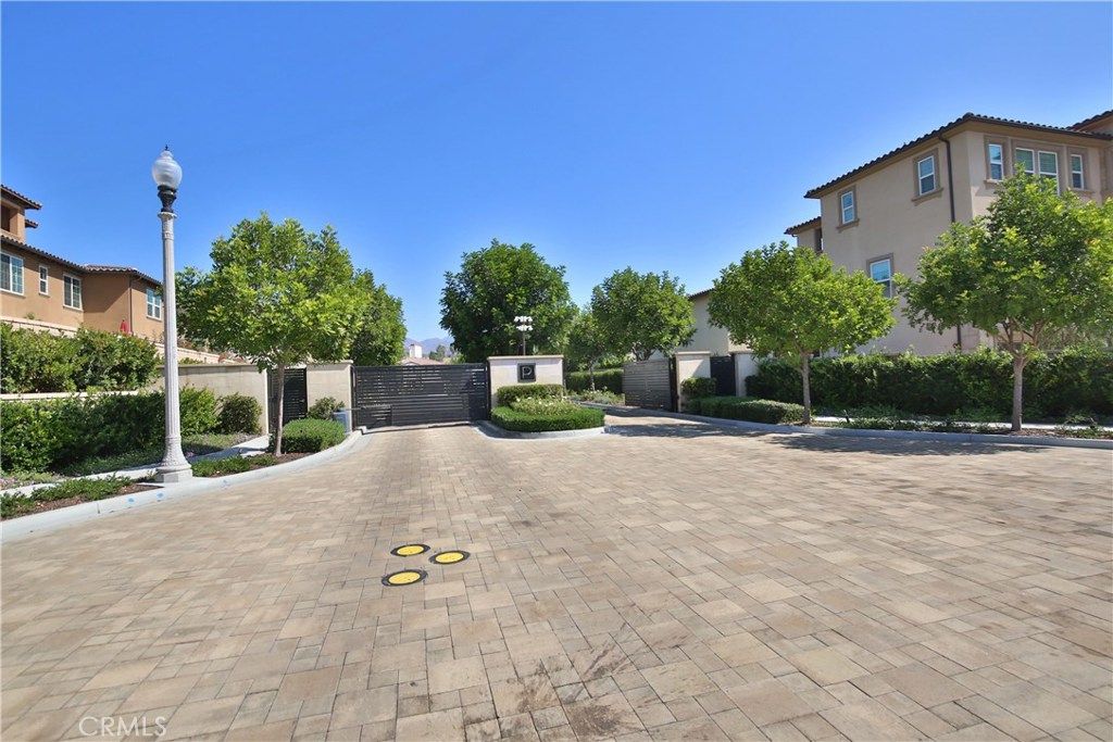 listing image 130722471936781149933