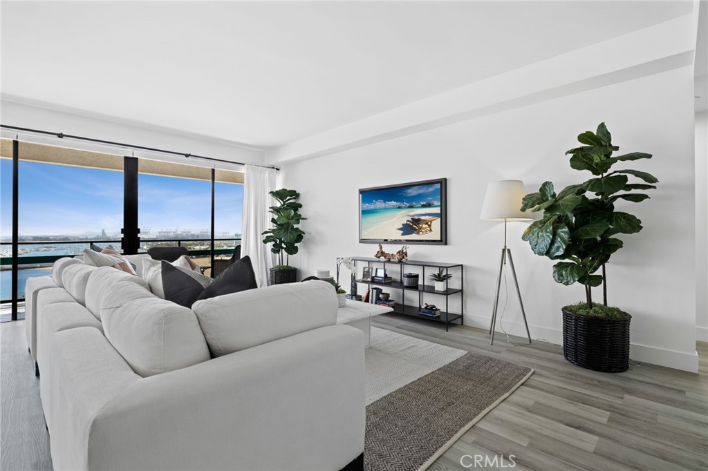 1310 E Ocean Boulevard 1403