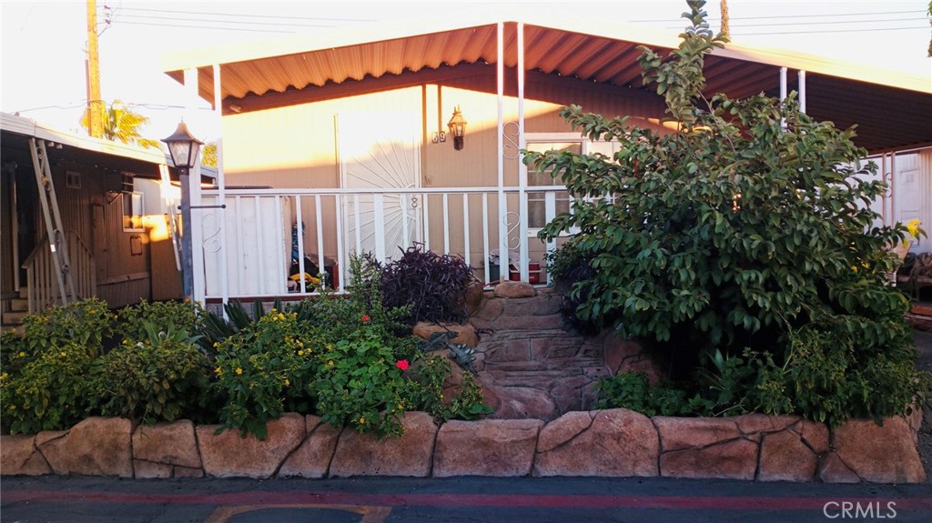 Welcome to Mobile Estates, located in the family friendly Park!
Is perfect for a first time buyer, Mobile Home features 2 Bedroom 1 1/2 Baths with community playground and pool, parking for 2 cars,
prime location very close to shopping centers with easy accessible bus and freeways and much more to offer.
MUST SEE!!!