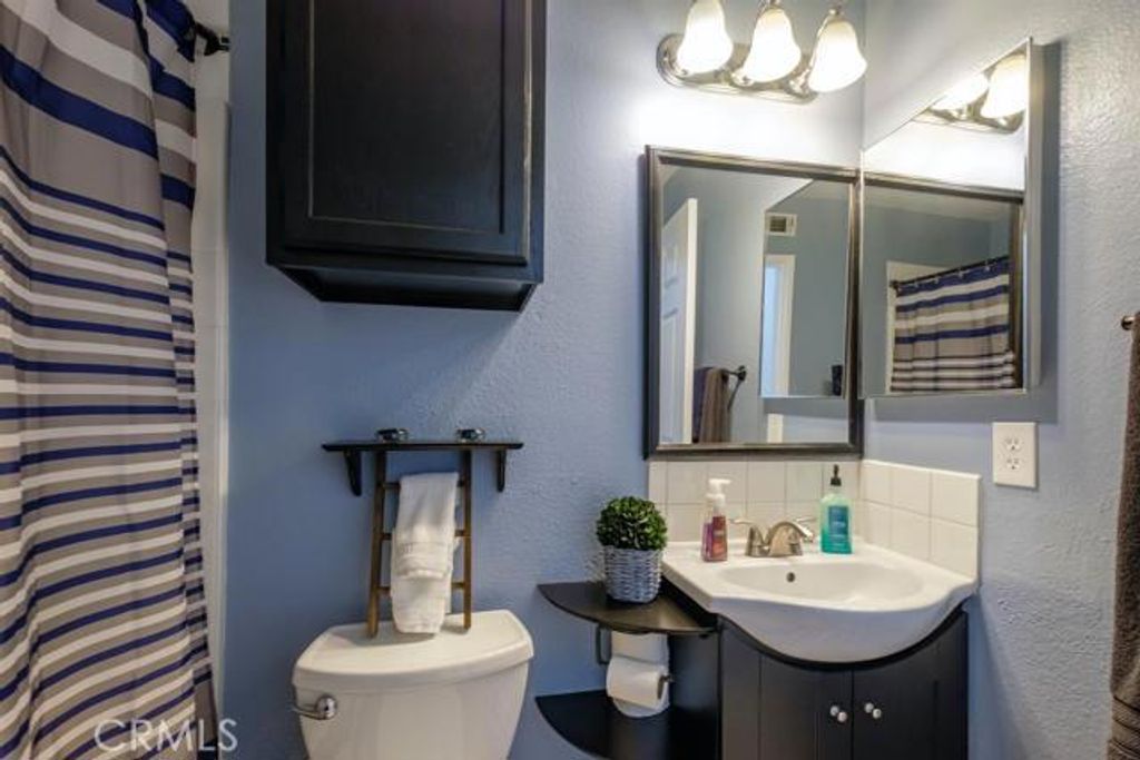 listing image 130724847885677937249