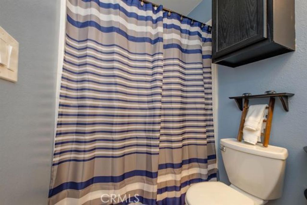 listing image 130725570513904942428