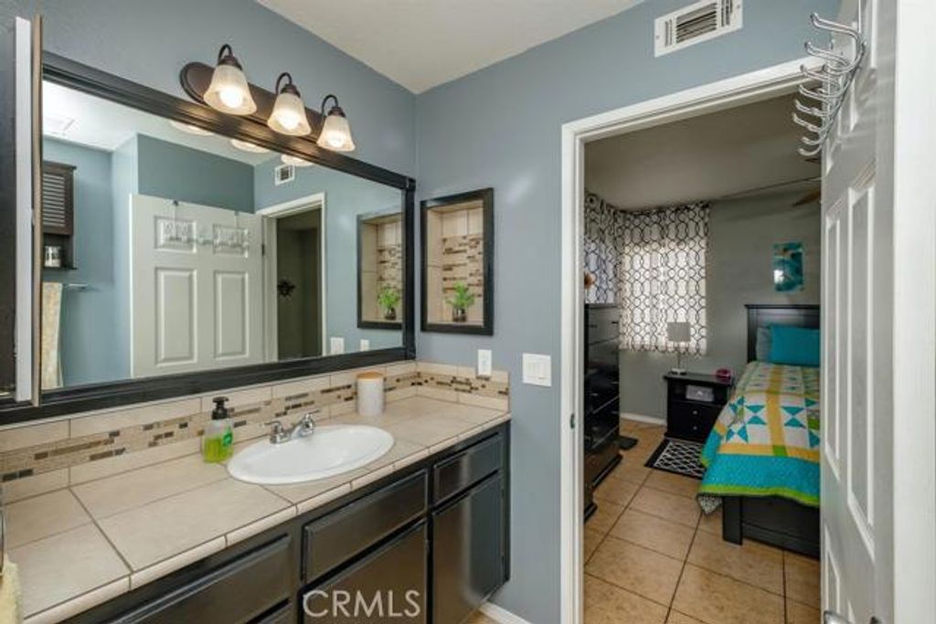 listing image 130720288678715050414