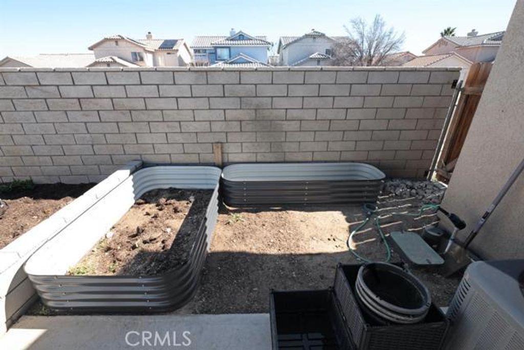 listing image 130721550833484809845