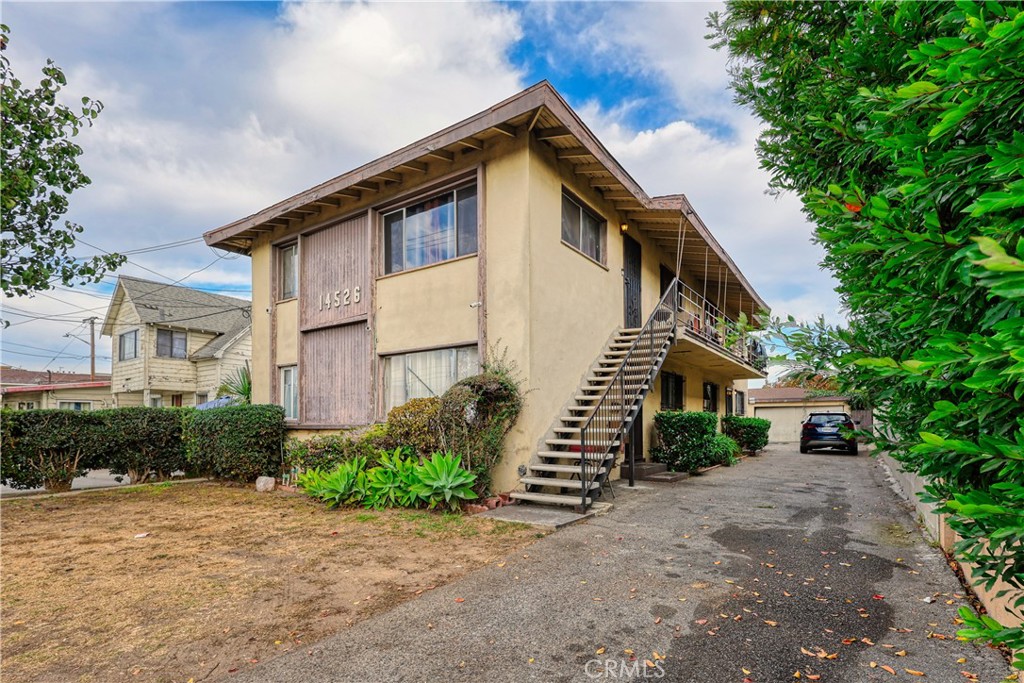This fourplex offers an excellent investment opportunity with 4,756 sq. ft. of living space situated on a 6,223 sq. ft. lot. Each unit features 2 bedrooms and 1 bathroom, providing comfortable living spaces. With significant potential for rent increases, this property is ideal for those looking to perform a 1031 exchange or expand their investment portfolio. Located in the highly desirable City of Gardena, CA, the property is conveniently situated near major landmarks and attractions, including; El Camino College, South Bay Galleria, Hustler Casino, and LAX. Easy access to major freeways, including the 405 and 110, ensuring convenient commuting and connectivity to Los Angeles and beyond. This property combines location, upside potential, and versatility, making it a standout choice for investors seeking long-term growth and value.
