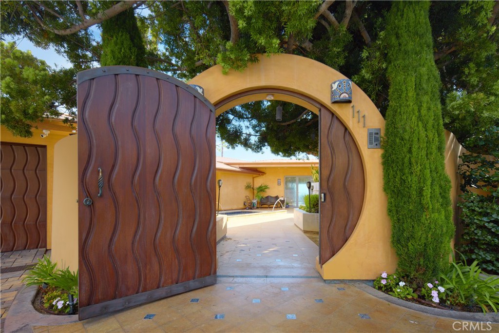 111 S La Senda Drive