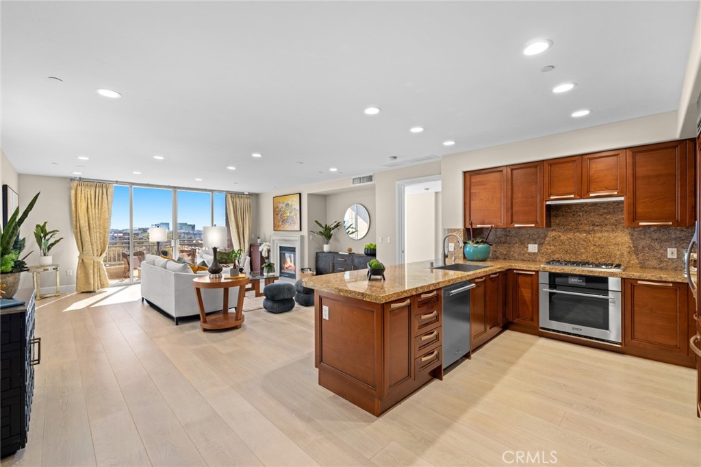 The Plaza (5000 and 8000) (PLZA) - Residential