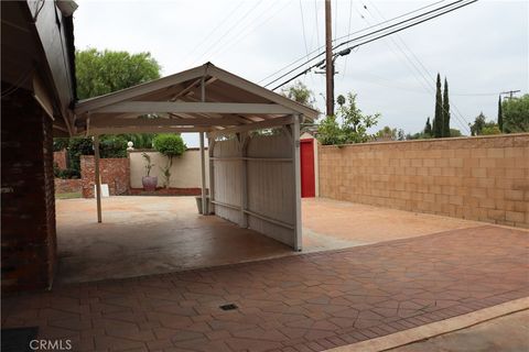 A home in North Tustin