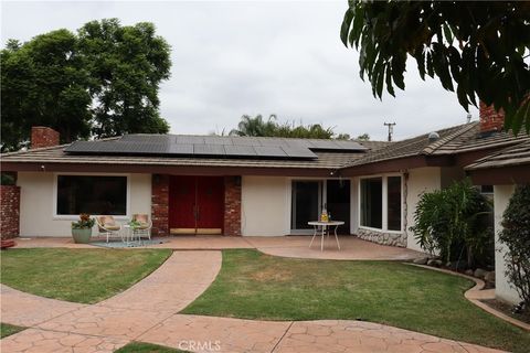 A home in North Tustin