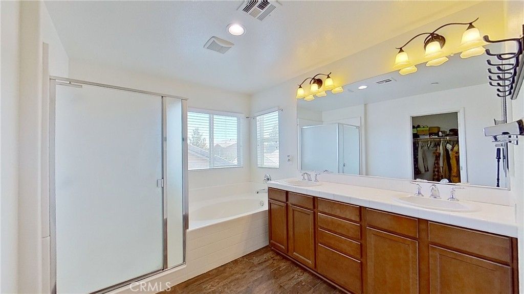 listing image 130728772145498079884