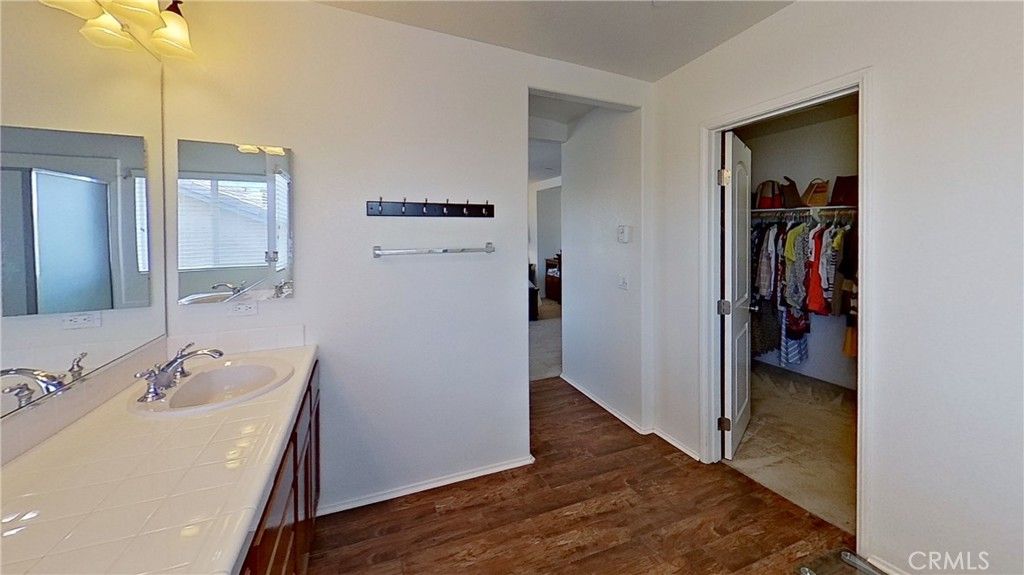 listing image 130725733514366731470