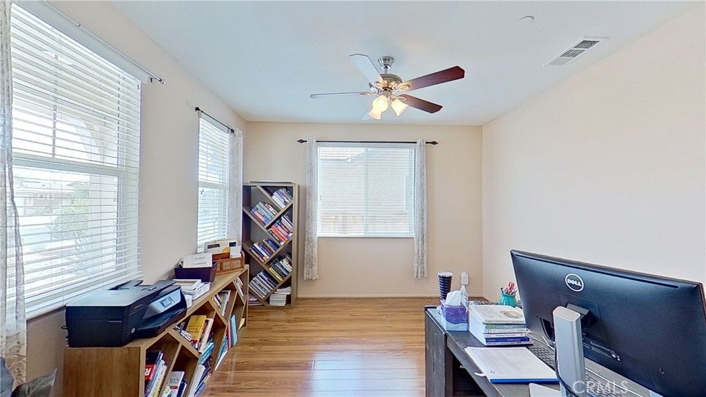 listing image 130724889695051118644