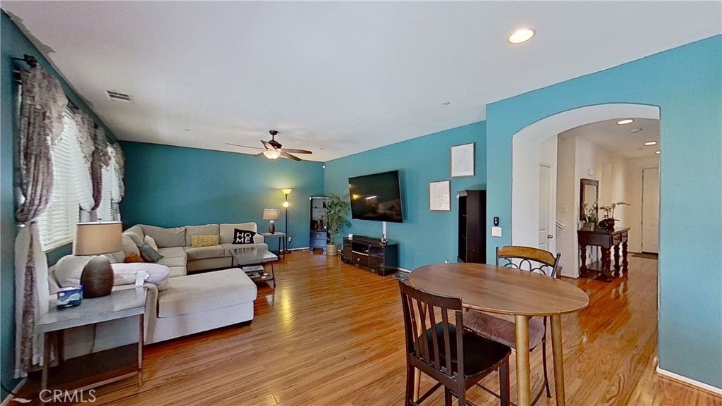 listing image 130727857253905833957