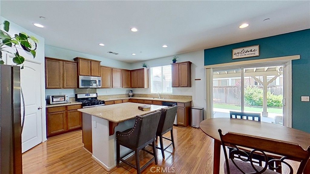 listing image 130722429004623445538