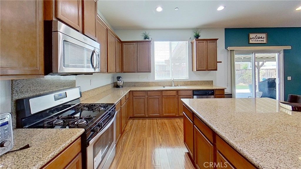 listing image 130725889190229013899