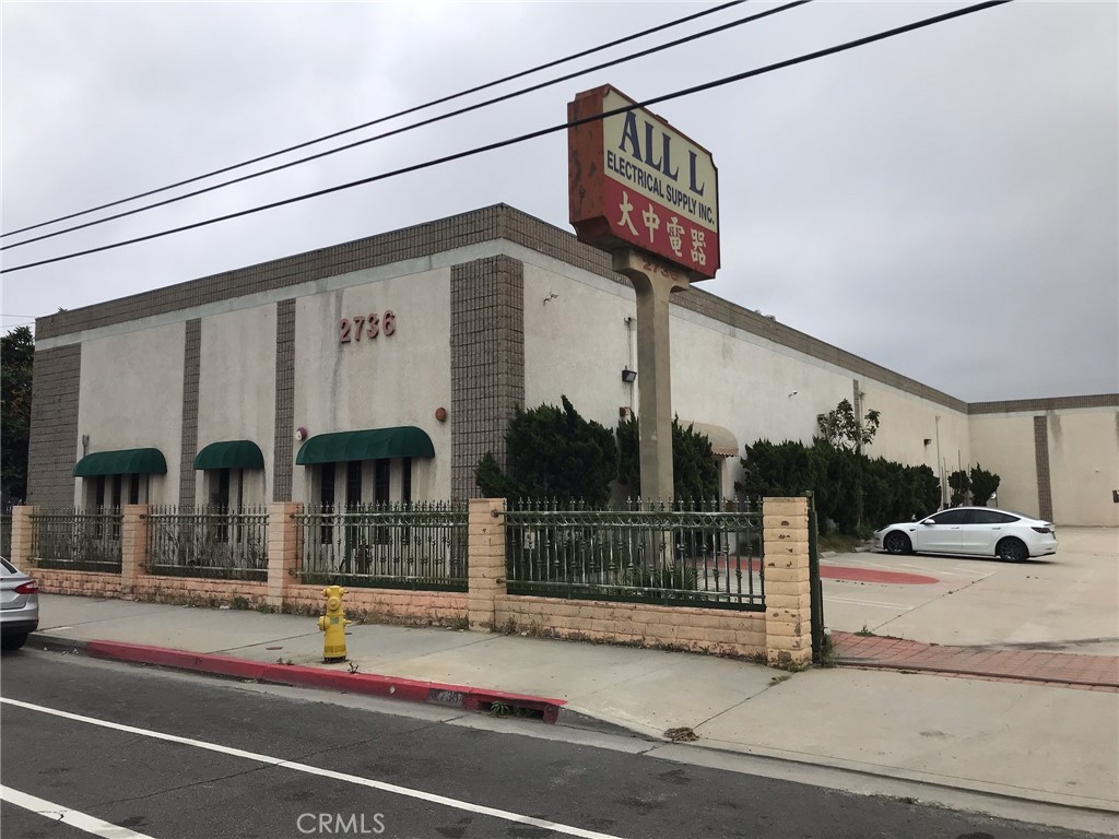 2736 Durfee Ave is a great opportunity to lease in a prime industrial area in El Monte. With high daily traffic and exposure, it is located in an ideal location with easy access to multiple freeways 605, 10, and 60. This freestanding single-story property was built in 1991 and is 10,504 SF on a 24,851 SF lot zoned M1. Ceiling height is 18' and includes skylights for energy saving. It includes 4 office space with 4 restrooms. It is gated with 25 parking spaces and a 20' high signage. There are 5 ground level roll-up doors for facilitating easy access for loading and unloading goods (4 rear and 1 side). No high loading docks. Warehouse is Move-in-ready!