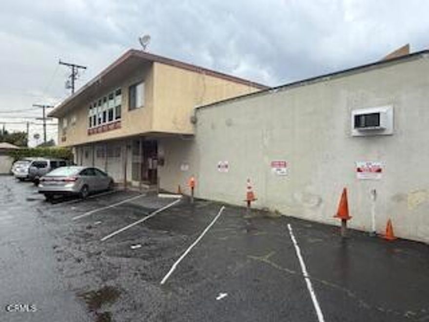 Prime East Pasadena location. Two commercial store front spaces plus FOUR residential inits.