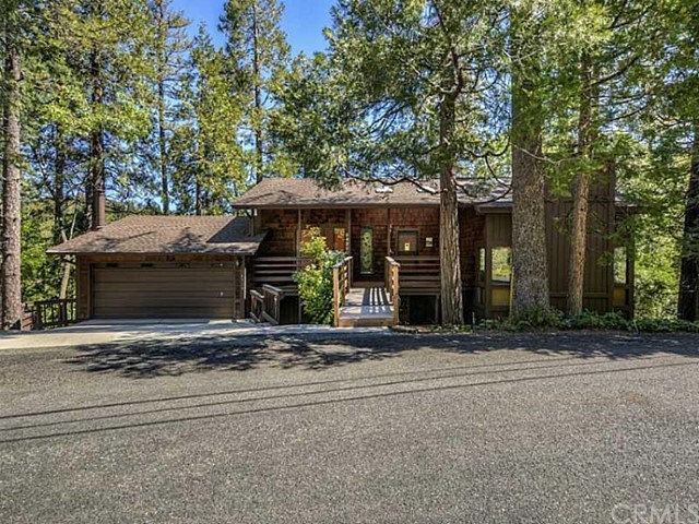 Level Entry, Garage, Fenced Yard, Desirable San Moritz Location And Even A Little View Of Lake Gregory! What More Can You Ask For? This 3 Bed, 2.5 Bath Split Level Home Features A Kitchen With A View And Lots Of Storage, Good Sized Bedrooms, A Den/Office With Separate Entry, Large Living Room With Fireplace,Elegant Wood Paneling, Lots Of Windows For Natural Light And High Ceilings. This Is A Must See!