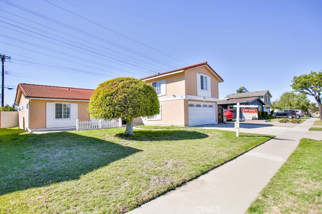 17475 Santa Lucia Street