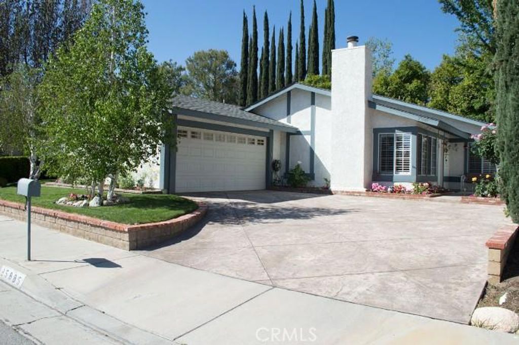 listing image 130727590079067873513