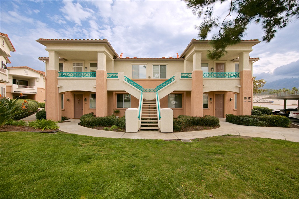Beautiful corner unit in quiet complex in the heart of Rancho San Diego. Upgrades throughout and is move-in ready. Patio includes full laundry closet and 9 ft ceilings give a very open feel. Minutes to schools, library, and shopping center. Neighborhoods: Rancho San Diego Other Fees: 0 Sewer: Sewer Connected Topography: LL