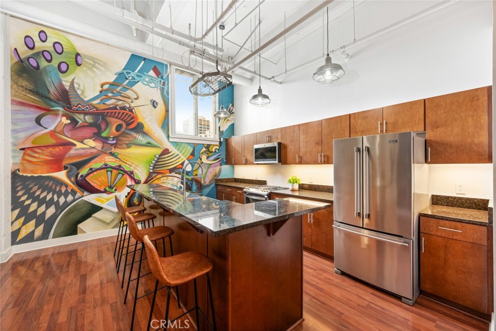 950 6th Avenue 437