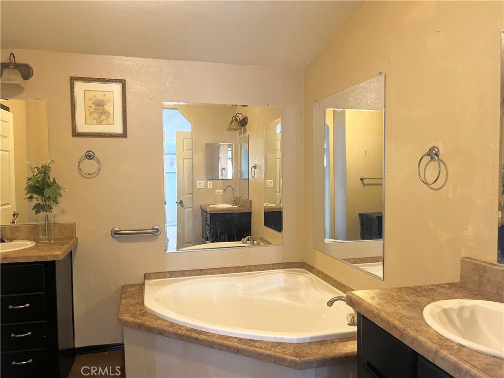 listing image 130721557974278703343