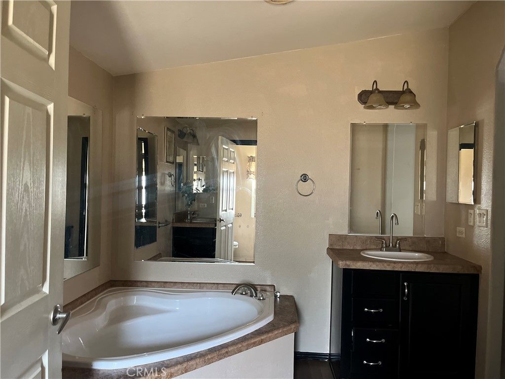 listing image 130721893564081688941