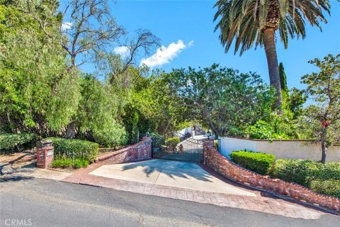 A home in North Tustin