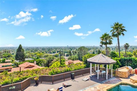 A home in North Tustin