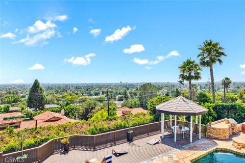 A home in North Tustin