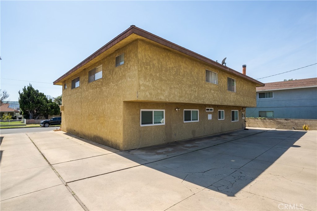 215 E Navilla Place