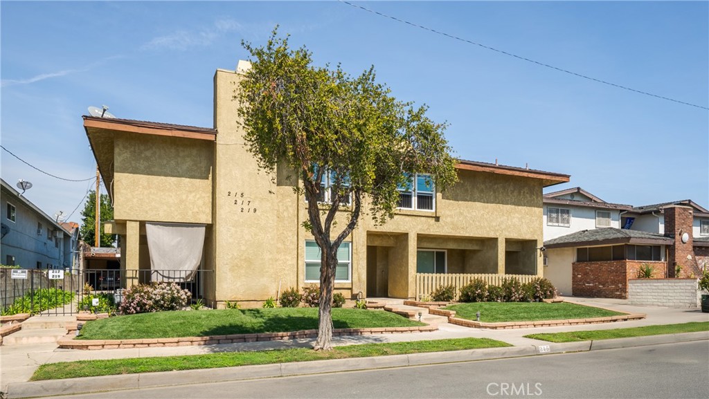 215 E Navilla Place