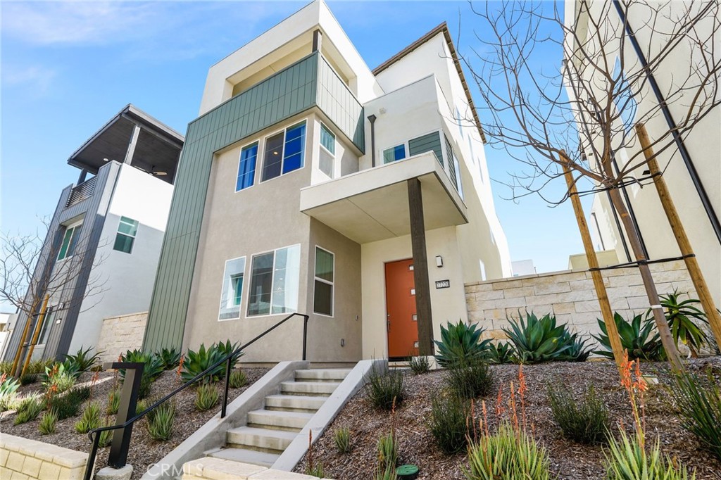 View Valencia, CA 91381 house