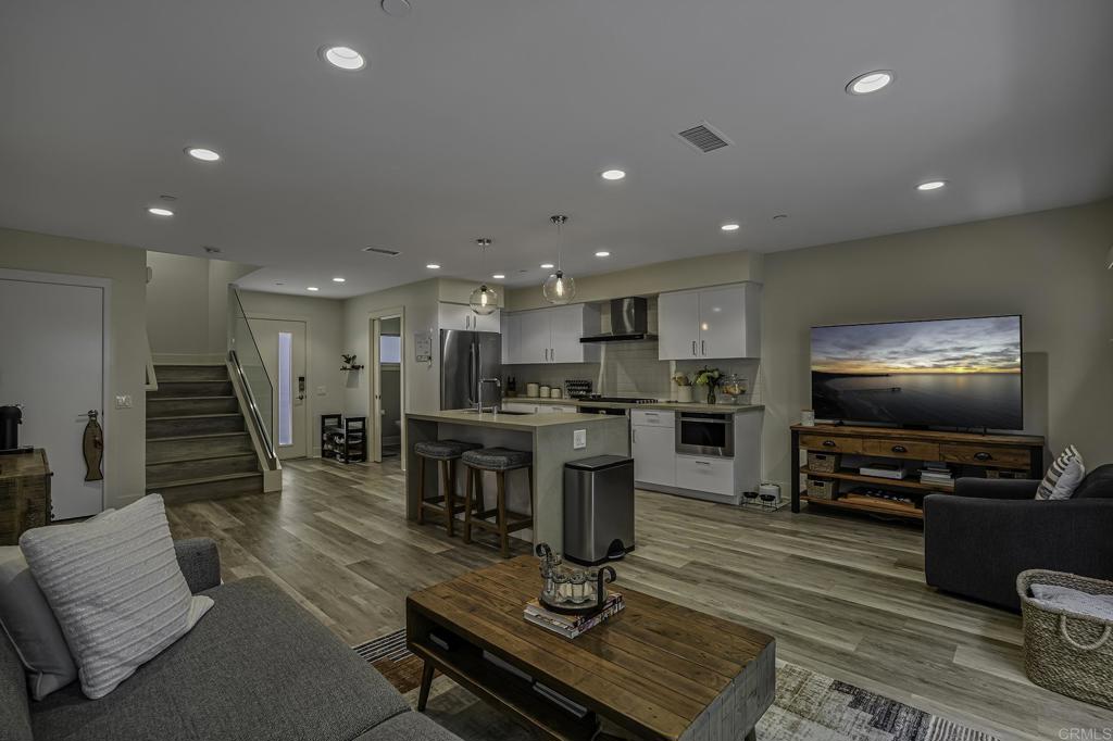 3030 Jarvis Street 14