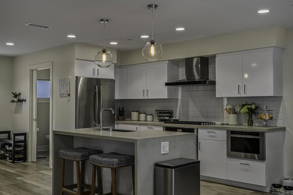 3030 Jarvis Street 14