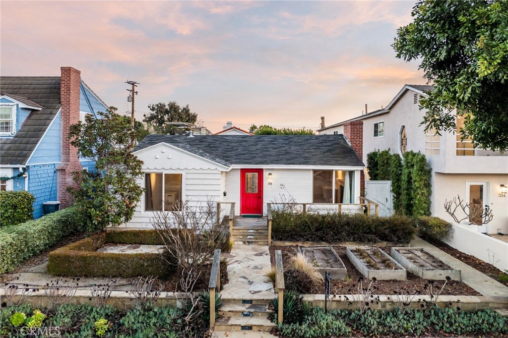 Corona del Mar South of PCH (CDMS) - Residential