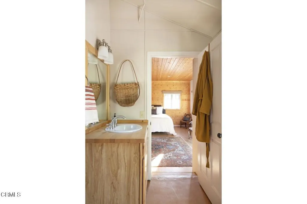 Ojai, California 93023, United States, 3 Bedrooms Bedrooms, ,4 BathroomsBathrooms,Residential,Active,83018