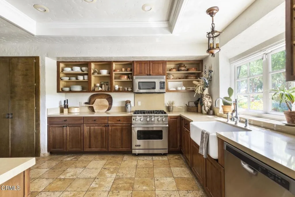 Ojai, California 93023, United States, 3 Bedrooms Bedrooms, ,4 BathroomsBathrooms,Residential,Active,83018