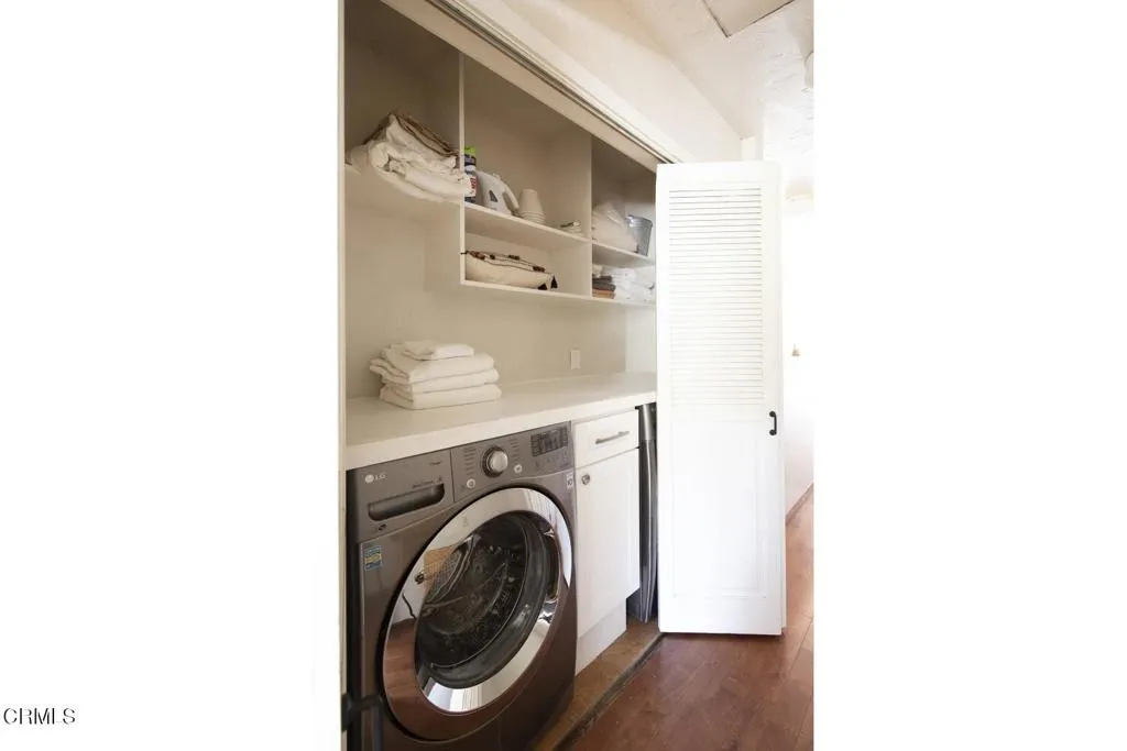 Ojai, California 93023, United States, 3 Bedrooms Bedrooms, ,4 BathroomsBathrooms,Residential,Active,83018