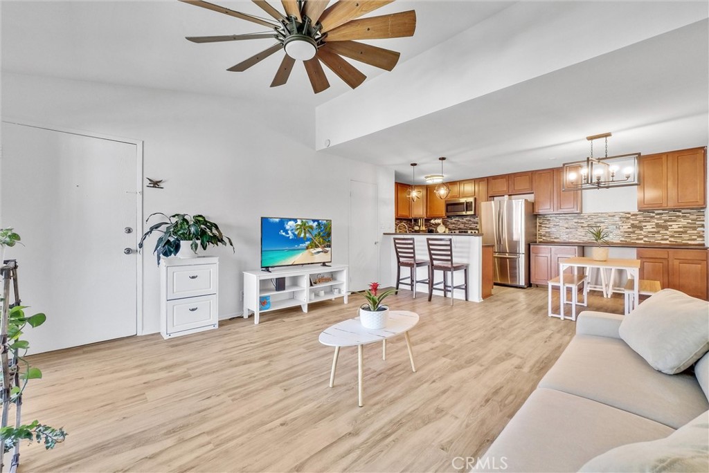 23276 Orange Avenue 8