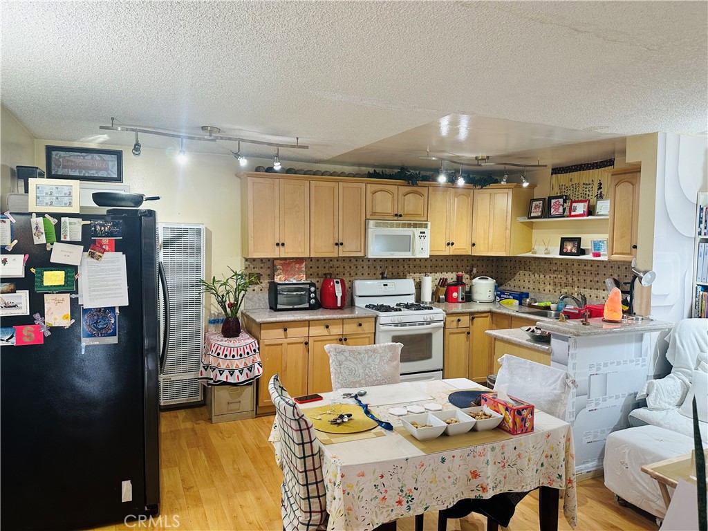 4633 Marine Avenue 107