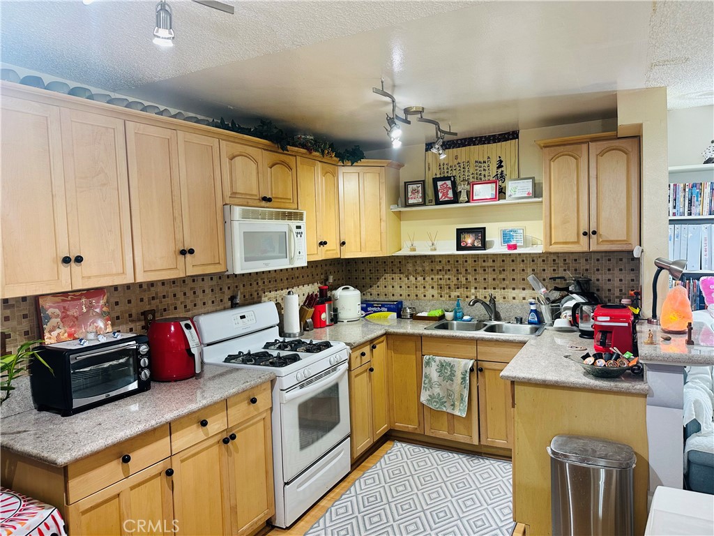 4633 Marine Avenue 107