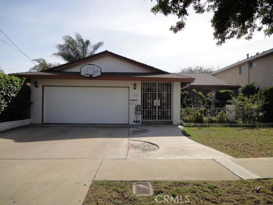 This beautiful single story house  in prime location of Southeast Torrance,  4 bedrooms and 2.5 baths,vaulted ceiling in living room and kitchen area with beautiful granite counter top and fire place.large size family room with ceiling fan, nice hardwood floor in through out whole house . double pane windows.patio in backyard . two car garage with direct access , quiet neighbor,close to elementary school ,middle school and public  library ,excellent  move-in condition.