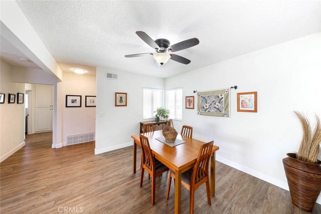 listing image 130726560595152833103