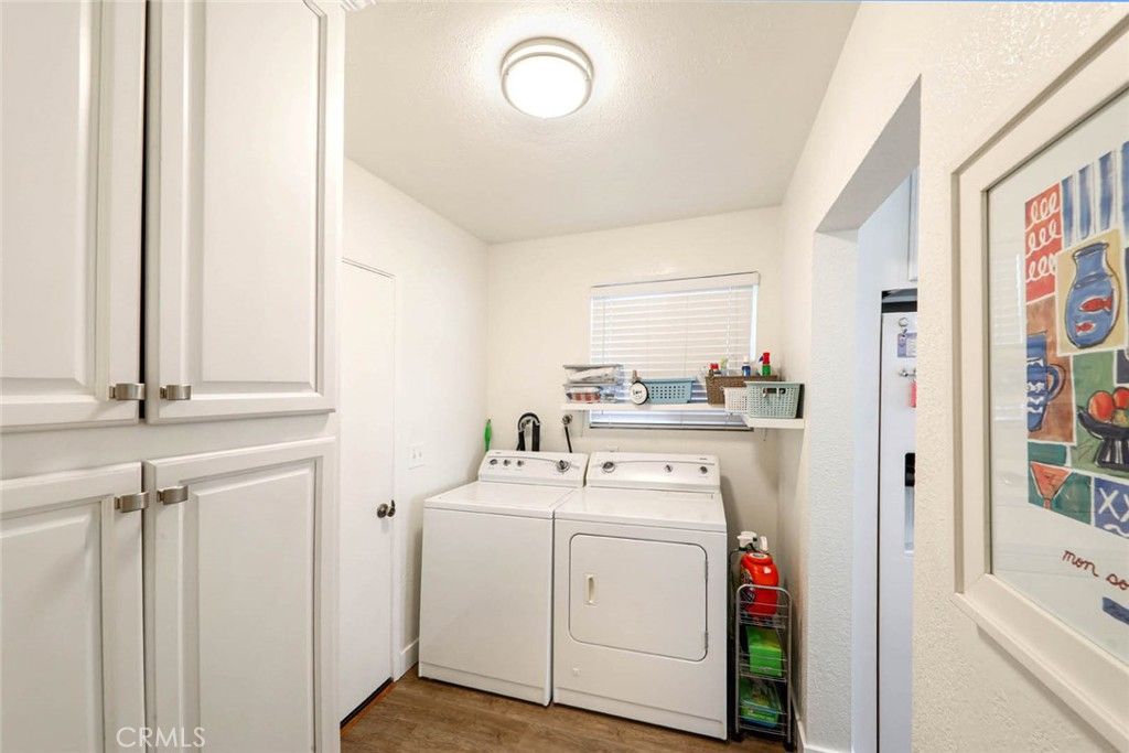listing image 130722991578295379599