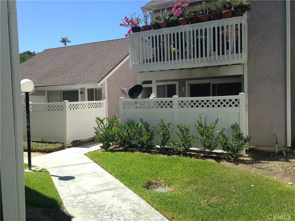 Nice condo is super ground floor location. Close to parking. Nice view from west window, New Paint, New Flooring, Move in ready. Live in Laguna Niguel close to the million dollar homes. Lowest priced 2 bedroom for miles.