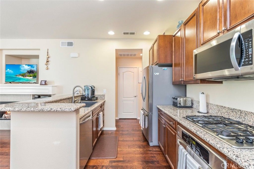listing image 130724902443924913695
